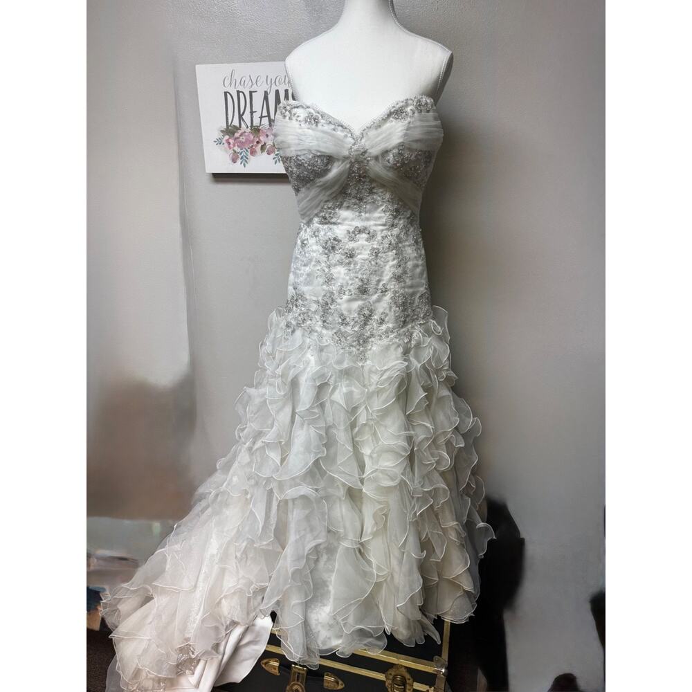 MTA SOLANO Mermaid Wedding Dress w/ Ruffle Skirt & Sweetheart Bust sz 4